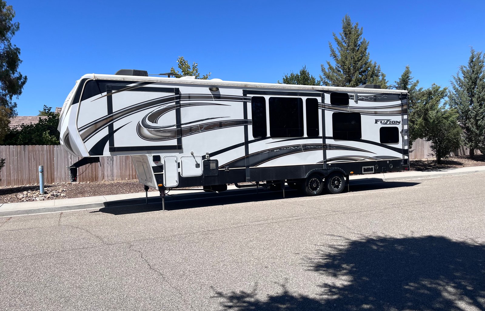 2014 Keystone Fuzion 7+ Guests