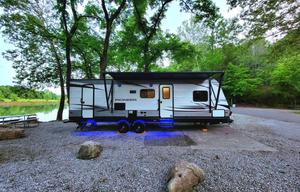 ★Full Size BUNKS★Private Queen Room★Exit 407