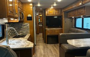 2019 Thor motor coach challenger 37tb
