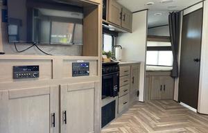 Family Friendly 2022 Cruiser Shadow Cruiser BH
