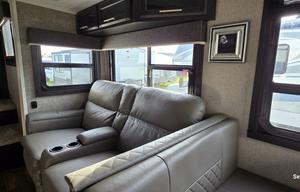 Beautiful 5th wheel bunkhouse retreat w/delivery!