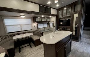 42ft Sundance 5th Wheel. Sleeps 10!