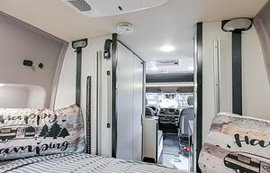 Revel All wheel Drive van Winnebago Mercedes-Benz