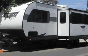 Family and pet friendly camper with King-size bed!
