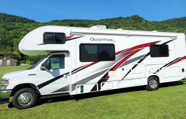 2022 Thor Motor Coach Quantum SE SE27 Ford