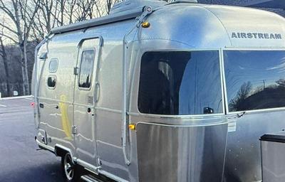 Airstream 20’ Caravel