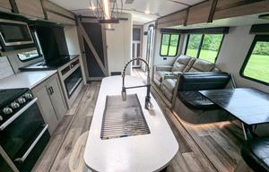 Outback | Large & Luxurious w/ Bunkhouse Sleeps 10