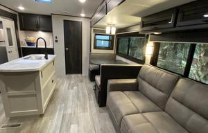 Impressive Family favorite RV! 3 slides 3 TV’s
