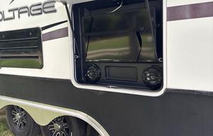 2016 Voltage V3970 RV rental photo 5