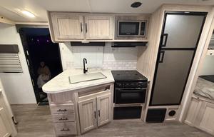 2022 Shadow Cruiser 240BHS RV rental photo 11