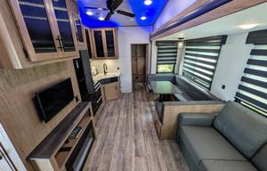 Cherokee Arctic Wolf | Luxury 5th Wheel Bunkhouse