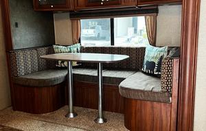 SPACIOUS FLOOR-PLAN / VERY CLEAN