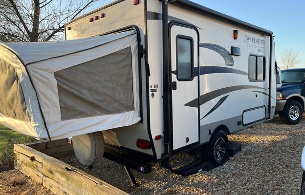 2015 Jayco Jay Feather Expandale M-16 XRB