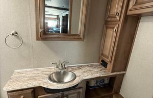 33 ft motorhome - sleeps 6