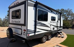 Spacious Clean 23' Outback Trailer w/slideout Bed