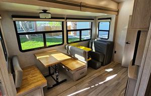 Great 5th wheel to tackle any trip.
