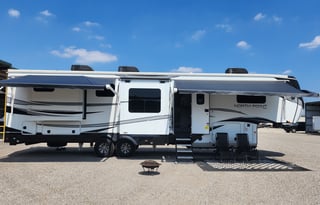 43' Jayco North Point, 5th Wheel, Sleeps 6