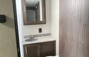 Amazing Family RV Like new  -Sleeps 8!