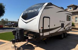 Spacious Clean 23' Outback Trailer w/slideout Bed