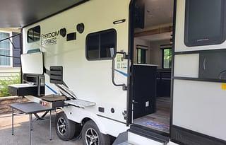 2023 Coachmen RV Freedom Express Ultra Lite 257BHS