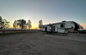 42ft Sundance 5th Wheel. Sleeps 10!