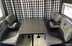 2022 Grand Design Momentum G-Class 25G RV rental photo 5