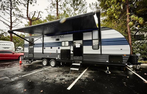 2022 Cherokee Grey Wolf 23DBH RV rental photo 1