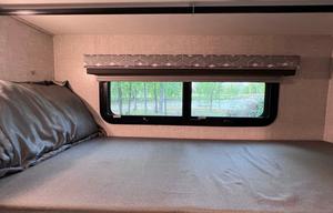 Large Luxury RV with Bunkbeds, Delivery Offered!