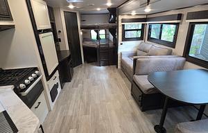 2022 Jay Feather 27BHB RV rental photo 6