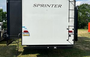 **Campy the SUPER COOL pet friendly 5th Wheel**