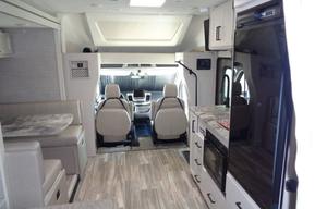 AWD Pet Friendly, Easy to drive even in Snow!