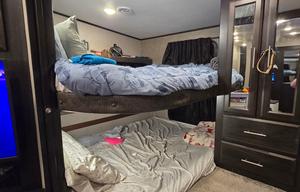 Beautiful 5th wheel bunkhouse retreat w/delivery!