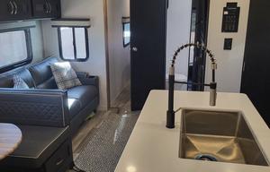 2023 Coachmen RV Freedom Express Liberty Edition 326BHDSLE RV rental photo 6