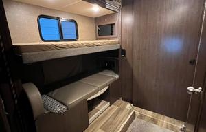 2017 Thor Motor Coach Freedom Elite 30FE