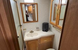 34’ Windsong RV – Low Miles, Sleeps 7
