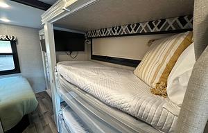 Modern Farmhouse Bunkhouse Motorhome 2022 Alante