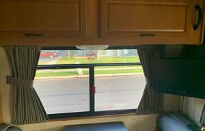 2014 Thor Motor Coach Four Winds 23A Grizzly3
