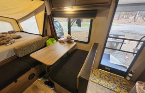 2015 Palomino SolAire 213 X RV rental photo 8