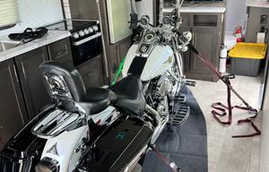 Travel Trailer / Toy Hauler / Sleeps 6 / Rear Deck