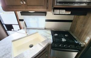 Spacious Clean 27.5' Travel Trailer w/ slide-out