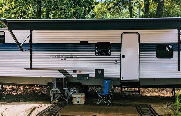 Clean 2022 Camper W/ Queen Room and Bunk Room