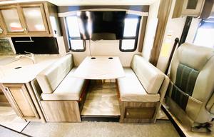 ! Creamy Flair 2021 - Modern & Reliable, Sleeps 10