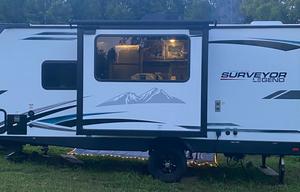 2022 Surveyor Legend 19RBLE RV rental photo 6