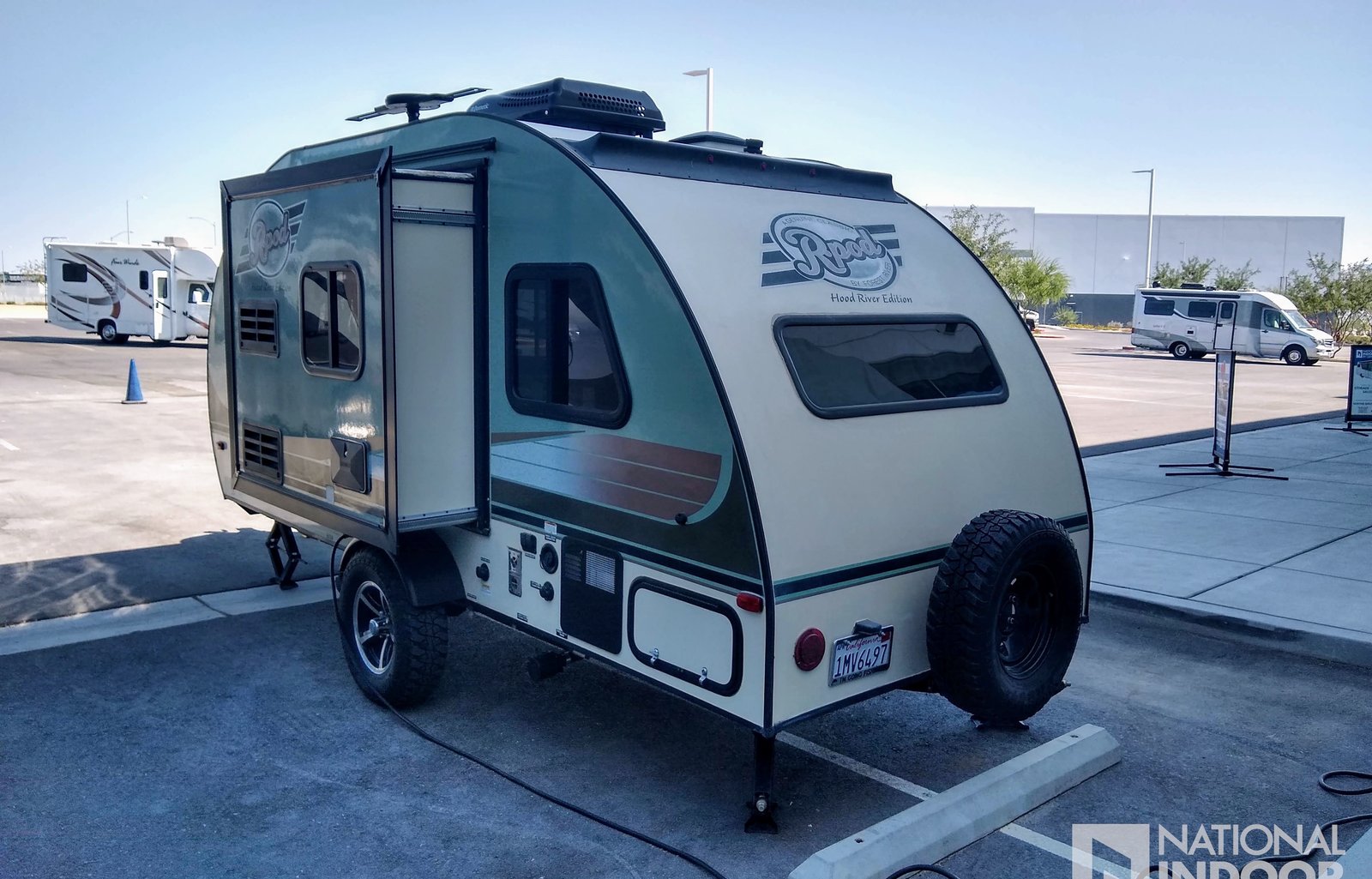 Cozy Contemporary R-Pod