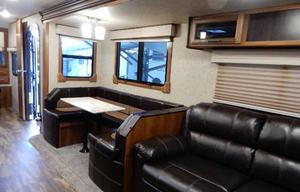 Luxury Lacrosse Camper RV Rental 35'