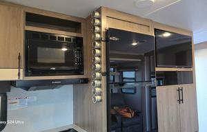 Voyager - Luxury 34ft trailer with 2 rooms & solar