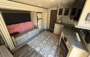 Travel Trailer with King Bed, StarLink & Generator