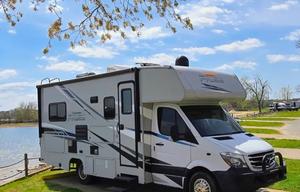The Easy Escape | Sleeps 5 | BNA Pickup Available