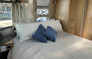 2020 Airstream RV Flying Cloud 25FB, Star Trailer