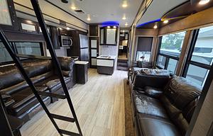 2018 Grand Design 395m Pet Friendly RV Rental